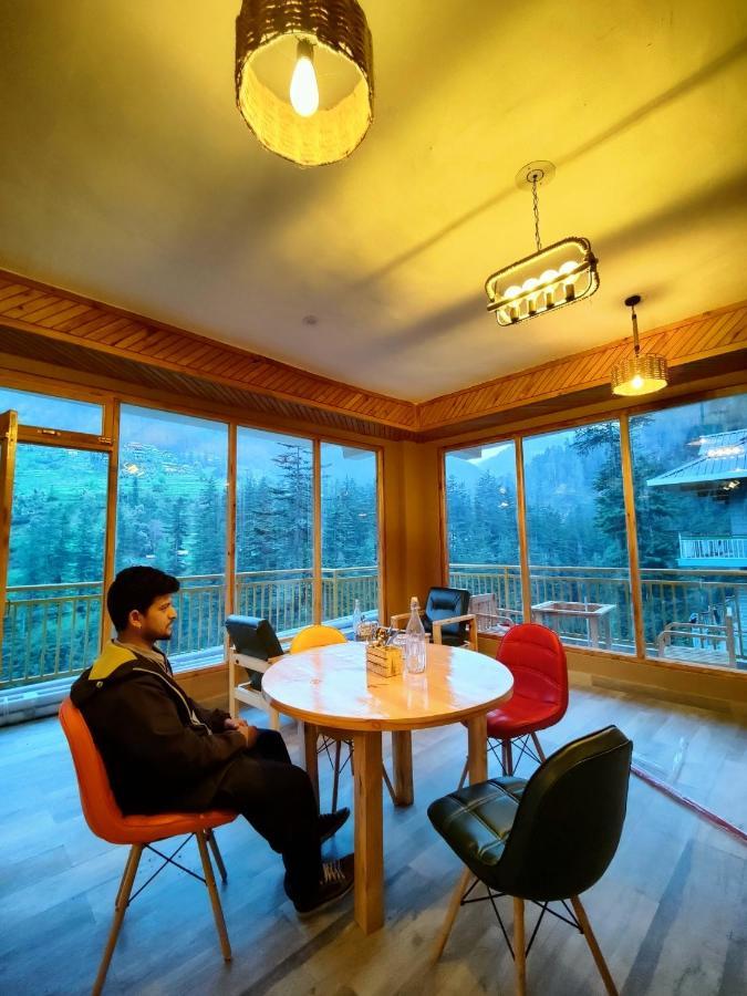 The Woodpecker Inn & Cafe, Jibhi Exteriér fotografie