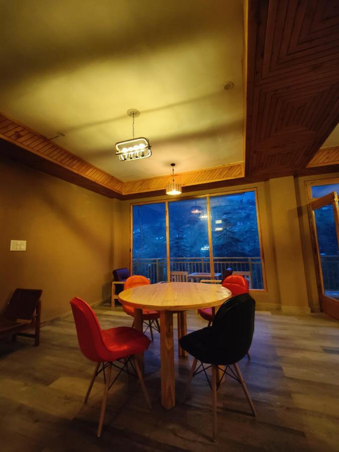The Woodpecker Inn & Cafe, Jibhi Exteriér fotografie