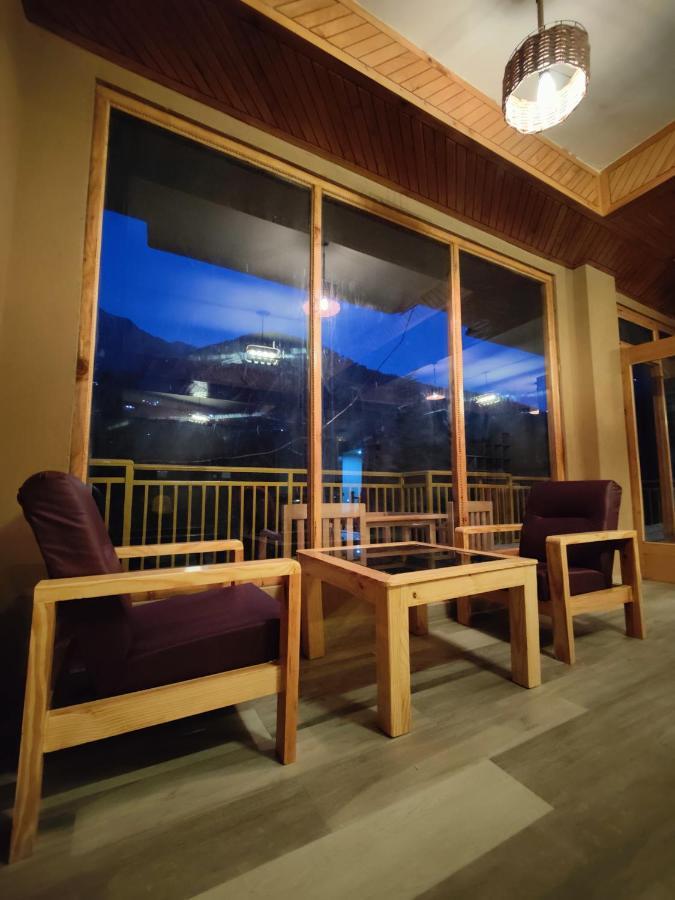 The Woodpecker Inn & Cafe, Jibhi Exteriér fotografie